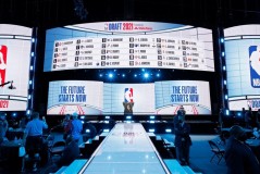 新赛季NBA得分榜：杜兰特领跑，艾顿紧随，格林全面表现